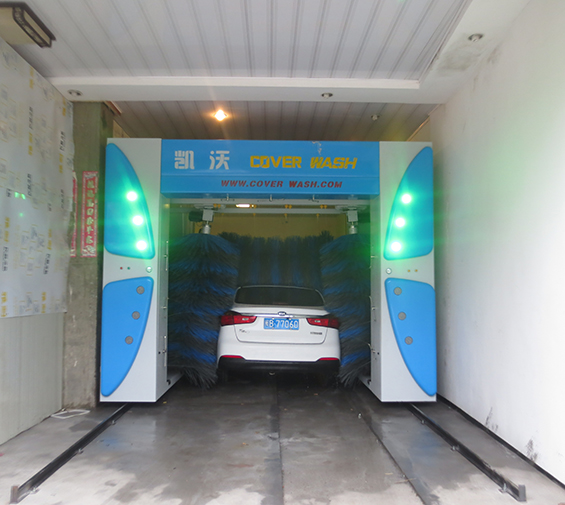 中國福建省莆田市仙游：速七汽車服務(wù)中心安裝歐標凱沃龍門5刷電腦洗車機